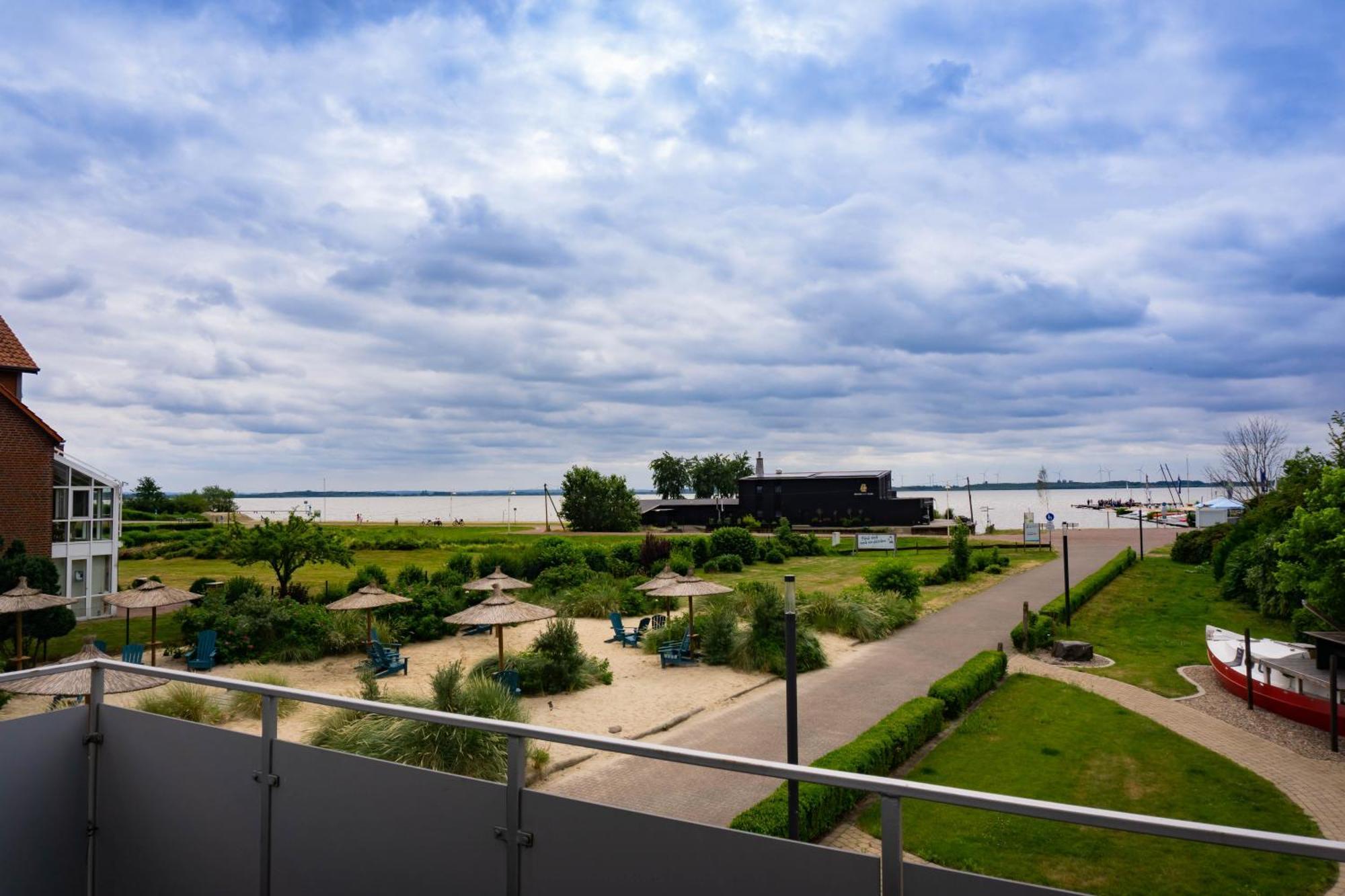 Haus Strandglueck - Urlaub Mit Blick Auf Den Duemmer See Apartment Lembruch Luaran gambar