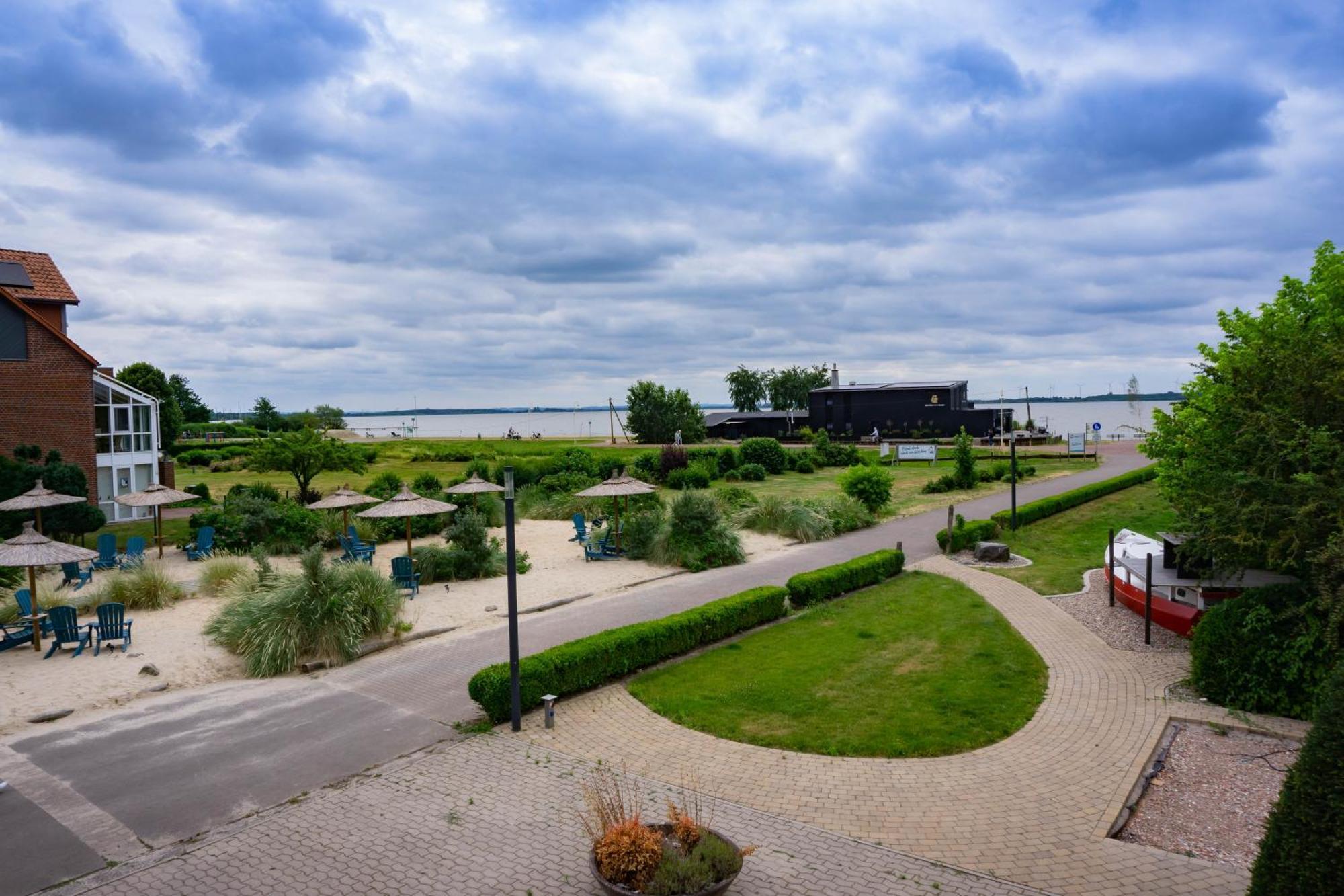 Haus Strandglueck - Urlaub Mit Blick Auf Den Duemmer See Apartment Lembruch Luaran gambar